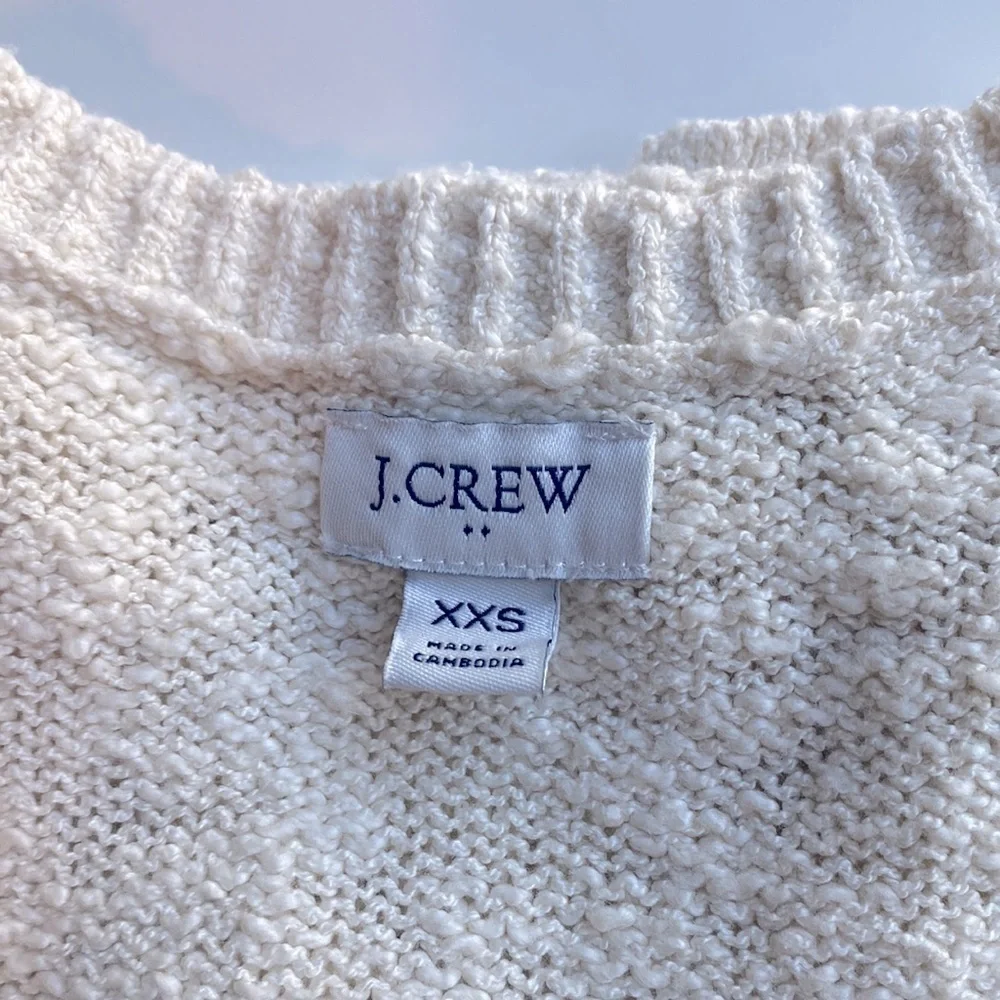 JCrew v neck sweater in light 🐪 color